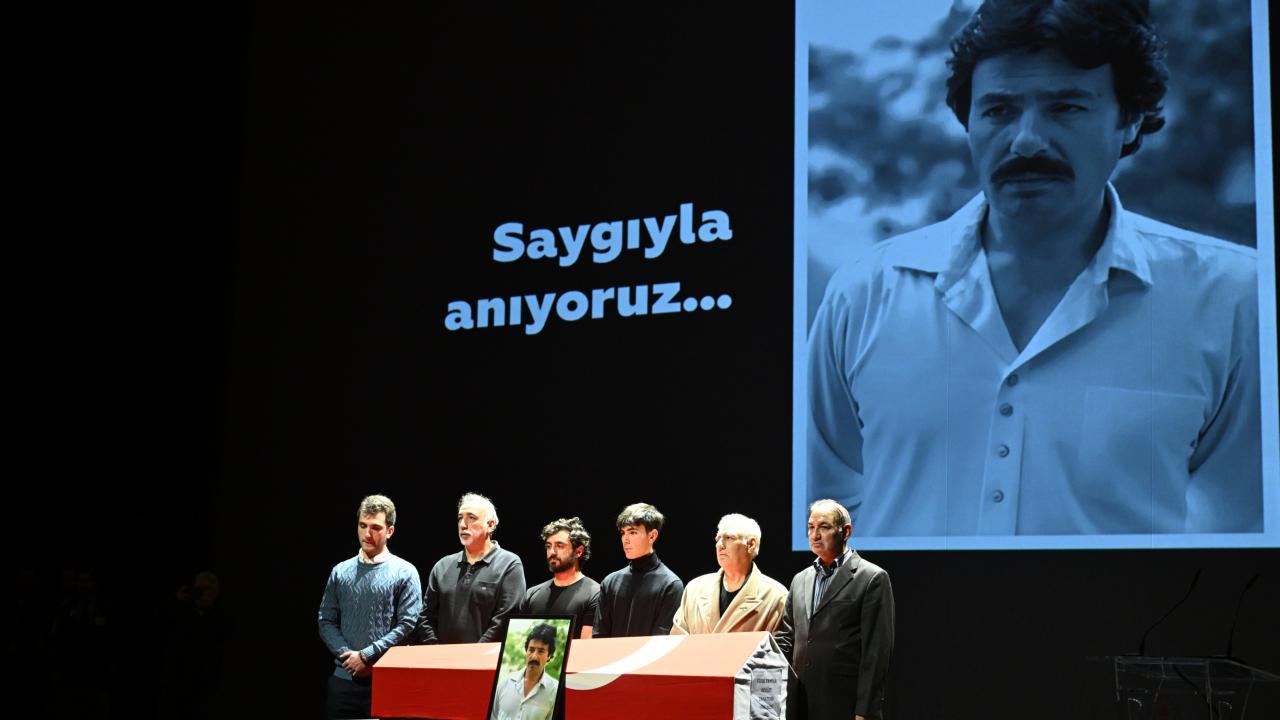 Ferdi Tayfur için AKM'de düzenlenen törende duygusal anlar yaşandı