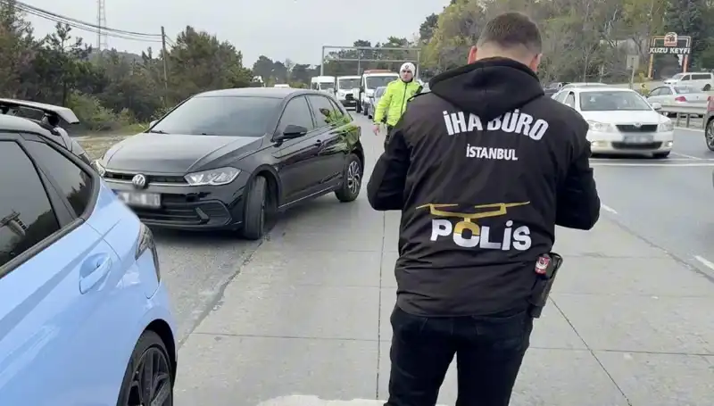 Emniyet Şeridini İhlal Eden Sürücü, Suçla Yüz Yüze Geldi!