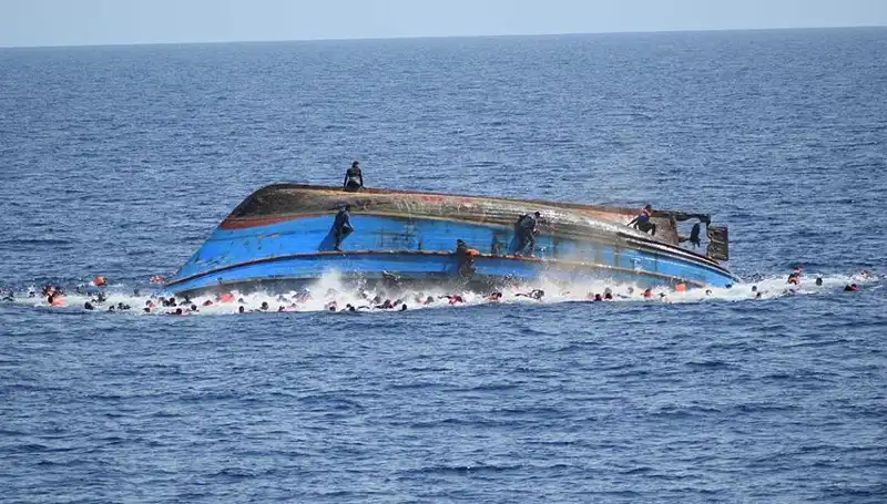 Filipinler'de Gemi Faciası: 4 Kişi Hayatını Kaybetti, 7 Kişi Kayıp