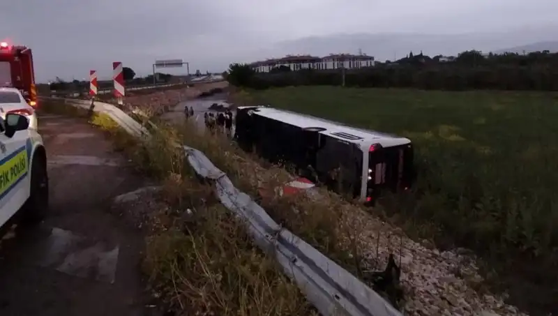 Manisa’da Yolcu Otobüsü Kazasında Can Pazarı: Çok Sayıda Yaralı