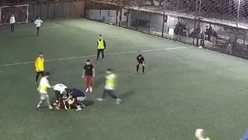 İki Ayrı Halı Sahada Üzücü Ölüm Olayları: Sporun Kara Yüzü
