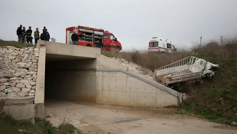Kamyonet Alt Geçide Düştü: Korkunç Kaza Sonrası 1 Ölü
