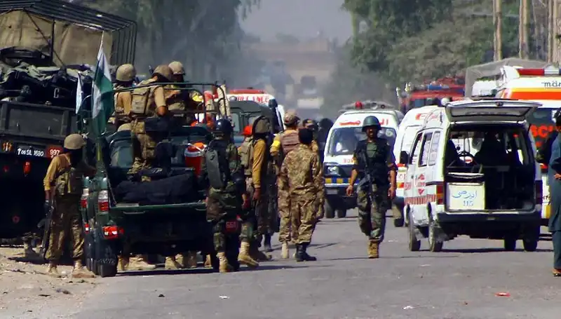 Pakistan'daki Camiye Yapılan Bombalı Saldırı: Yaralı Sayısı Artıyor