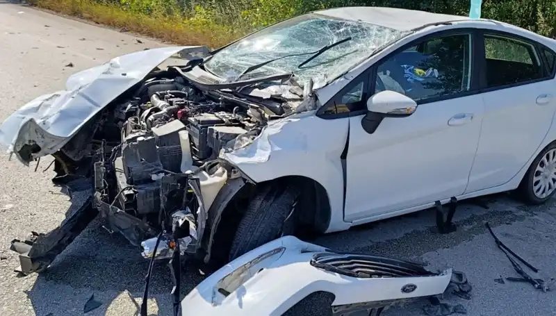 Çanakkale'de Trafik Kazası: 2 Yaralı, Kaza Anı Kayıtlara Geçti