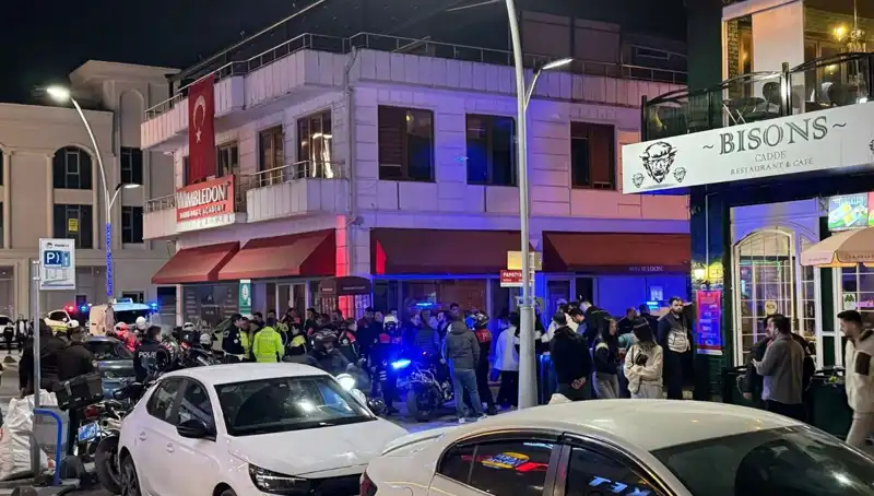 Havaya Ateş Açan Adam, Kafe Sahibinin Müdahalesine Bıçakla Cevap Verdi