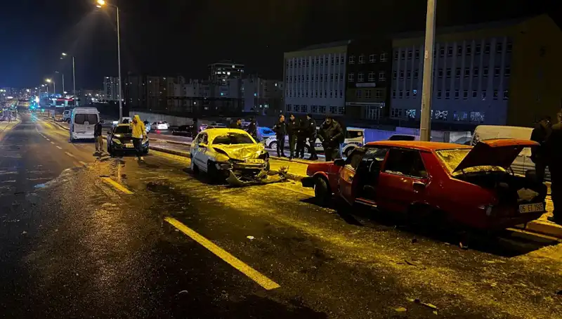 Kayseri’de Trajik Kaza: 11 Araç Birbirine Girdi, Yaralılar Hastaneye Kaldırıldı!