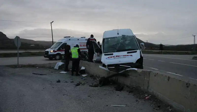 İşçi Servisi İstinat Duvarına Çarptı: Korkutan Kazanın Ayrıntıları