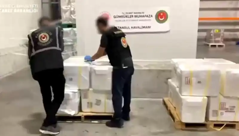 İstanbul Havalimanı'nda Dev Kokain Operasyonu: 455 Kilo Ele Geçirildi!