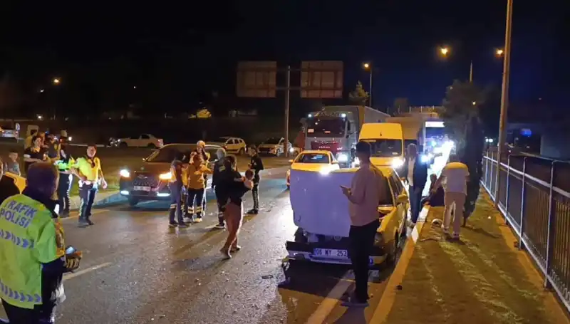 Otoyolda Korkunç Kaza: İkisi Çocuk Dört Kişi Yaralandı