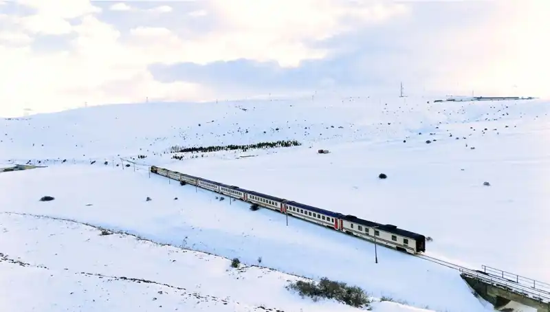 Turistik Doğu Ekspresi: Kışın Masalsı Yolculuğu Başladı