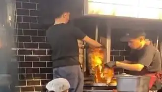 Pişmiş Tavuk Dönerin Üzerine Çiğ Et Koyan Restorana İnceleme Başlatıldı!