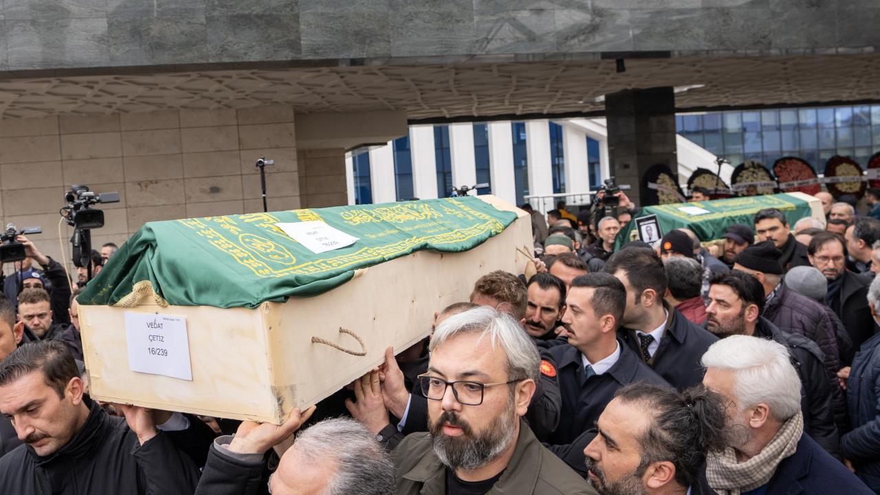 Bolu'da yaşanan faciada hayatını kaybedenler için cenaze törenleri düzenlendi.