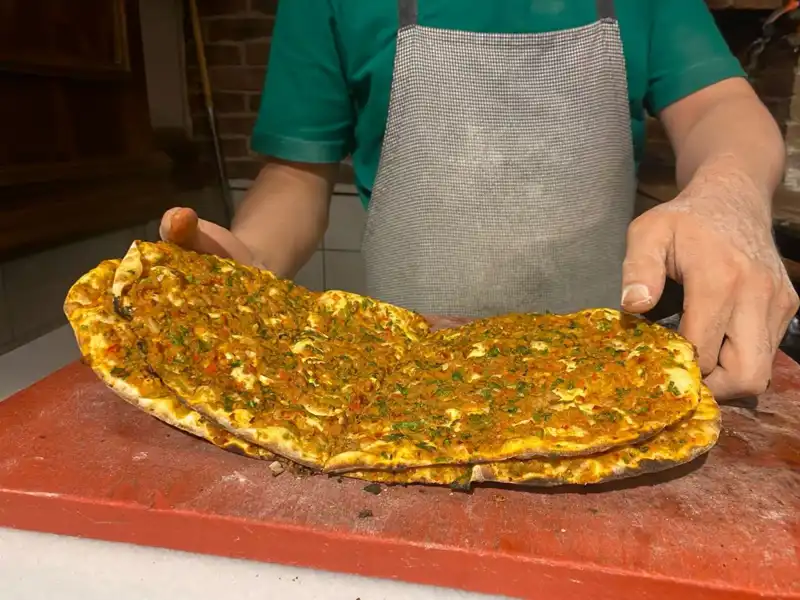 İstanbul'da Lahmacun Fiyatları Neden Bu Kadar Farklı? Semtler Arasındaki Uçurum Nedir?