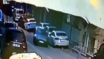 Esenyurt’ta Park Halindeki Araçlara Çarpıp Kaçan Sürücü Aranıyor