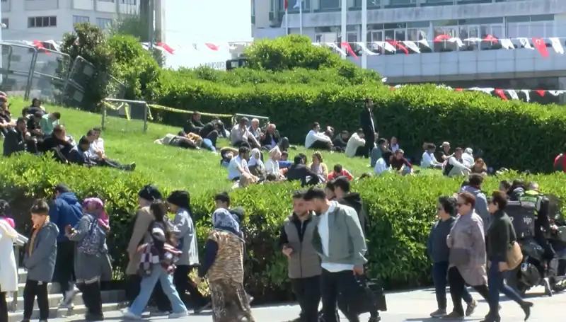 Taksim'deki Deprem Yoğunluğu: İstanbul'un Kalbinde Neler Oluyor?