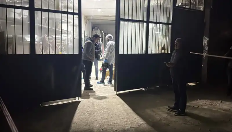 İş Yerinde Şok Edici Cinayet: Battaniyeyle Üzerini Örtüp Kaçtılar