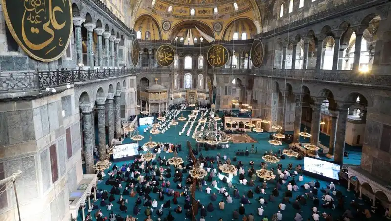 Ayasofya'nın Kapısını Kıran Sanık Hapis Cezasına Çarptırıldı