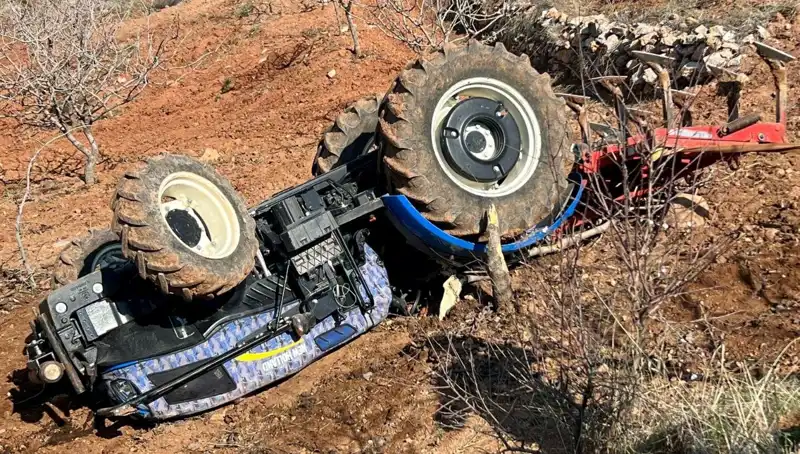 Siirt'te Traktör Devrildi: Sürücü Hayatını Kaybetti