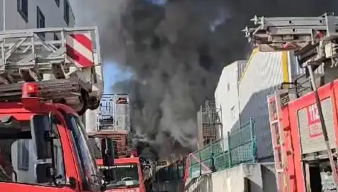 Tuzla'daki Fabrika Yangını: Kontrol Altına Alındı, Üretim Durdu mu?