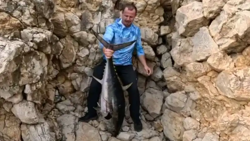 Saros'ta Dev Balık Avı: Tam 30 Kilo Ağırlığında Oltaya Takıldı!