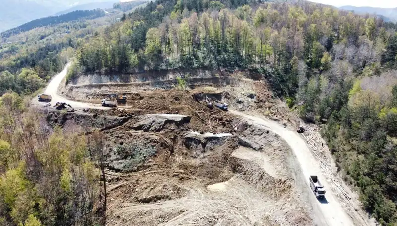 Kastamonu-Çatalzeytin Yolu'nda Heyelan: Ulaşım İşlemleri Durdu!