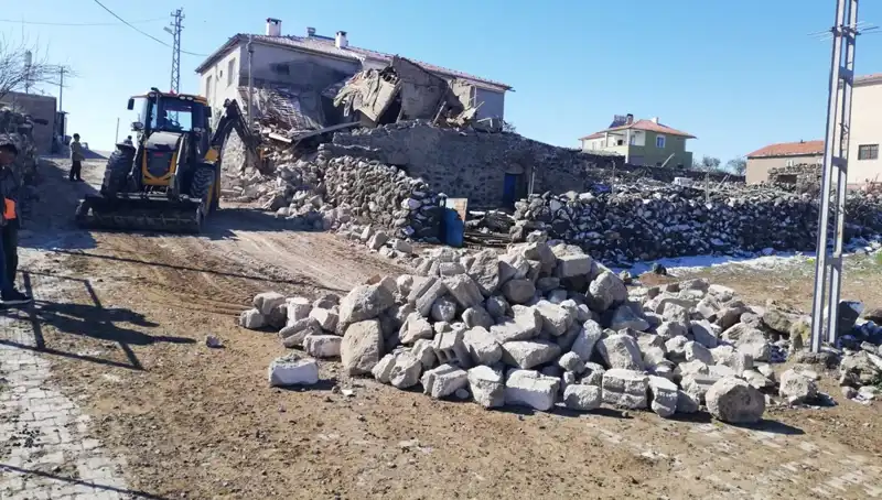 Kayseri'de Ahır Çöktü: 35 Küçükbaş Hayvan ve 2 Eşek Telef Oldu