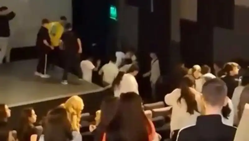 Çakal Konseri Öncesi Büyüyen Hayran Tartışması: Kime Ne Oldu?