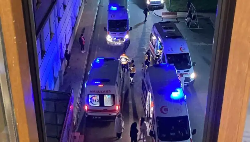53 Öğrenci Akşam Yemeği Sonrası Zehirlendi, Hastaneye Kaldırıldı