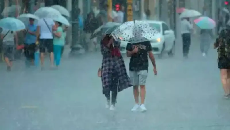 Meteoroloji'den Son Dakika Uyarısı: Yangın Bölgesinde Şiddetli Rüzgar ve İstanbul'da Sağanak Yağış