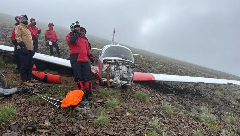 Türk Pilotun Kullandığı Uçak Düştü: Hayatını Kaybeden Pilot ve Kurtulan Yolcu