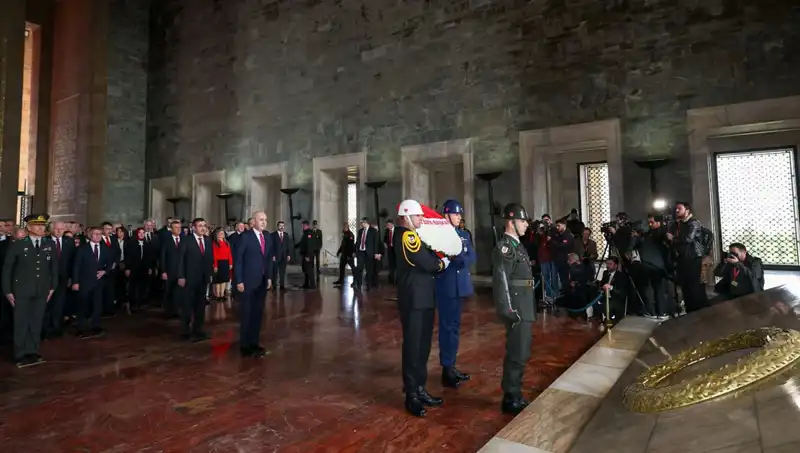 Devlet Erkanı Anıtkabir’de Bir Araya Geldi: Saygı Duruşu ve Anma Töreni