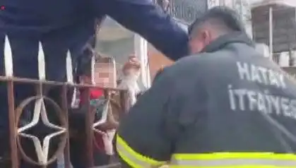 Hatay’da Şok Eden Kaza: Çocuğun Koluna Demir Korkuluk Saplandı
