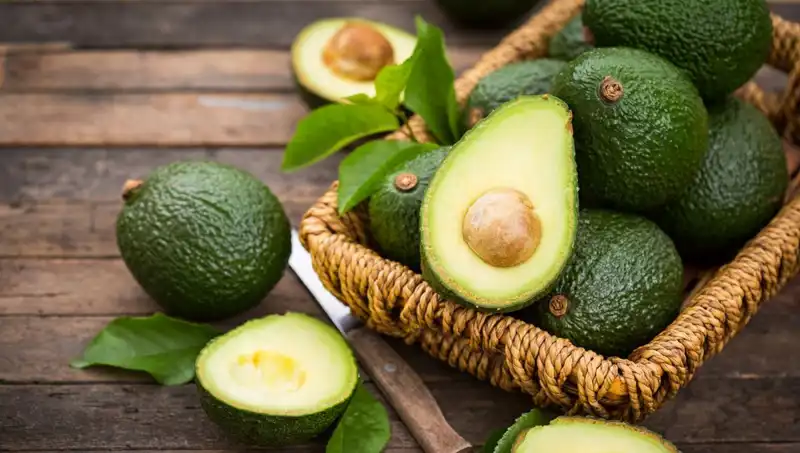 Avokado: Sağlıklı Bir Besin mi Yoksa Sakıncalı mı?
