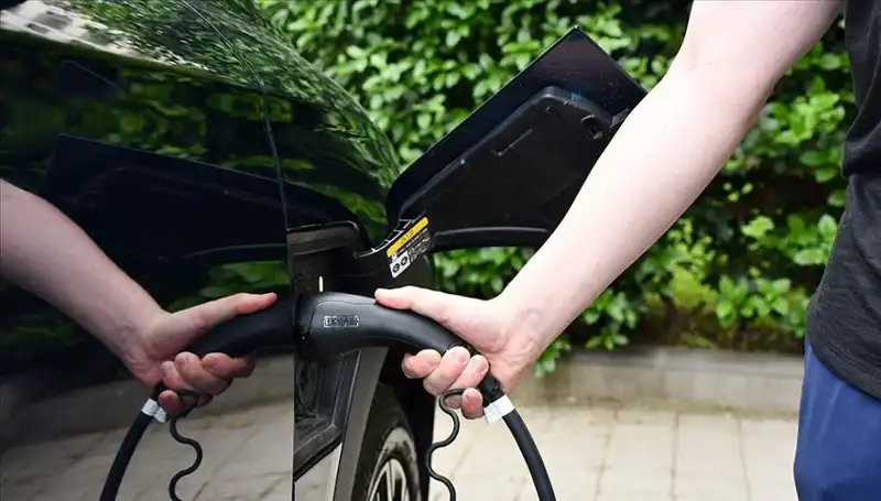 ABD Gümrük Vergilerine Karşı İngiltere'den Elektrikli Araç Desteği Geliyor