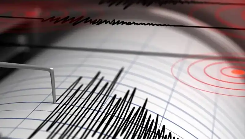 Manisa’da 4 Büyüklüğünde Deprem: Halk Panik İçinde Sokaklara Döküldü