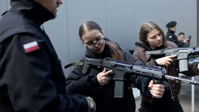 Polonya, Olası Bir Çatışmaya Karşı Sivillerini Askeri Eğitime Hazırlıyor