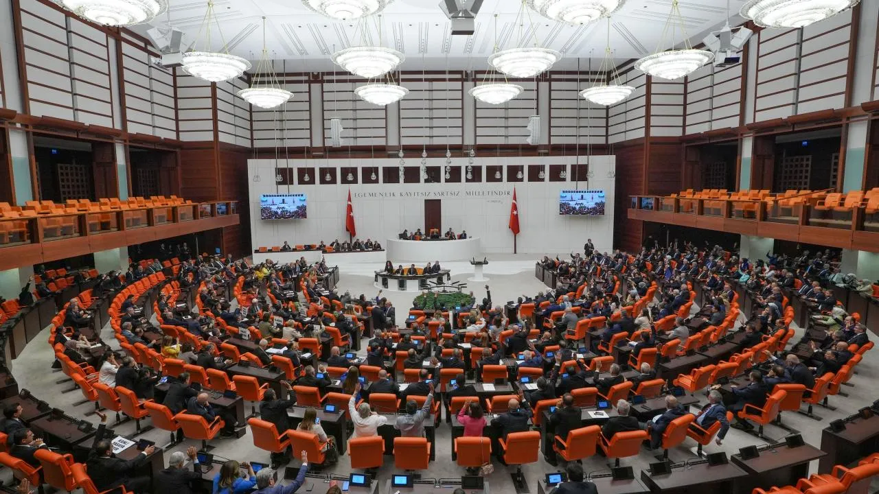 Savunma Sanayii Fonu Teklifi Ertelendi: Yeni Tarih Bekleniyor