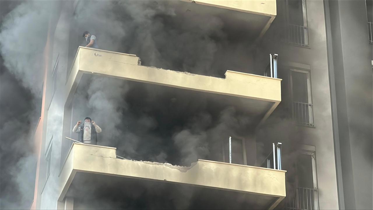 Antalya'da Otelde Çıkan Yangın Korkuttu