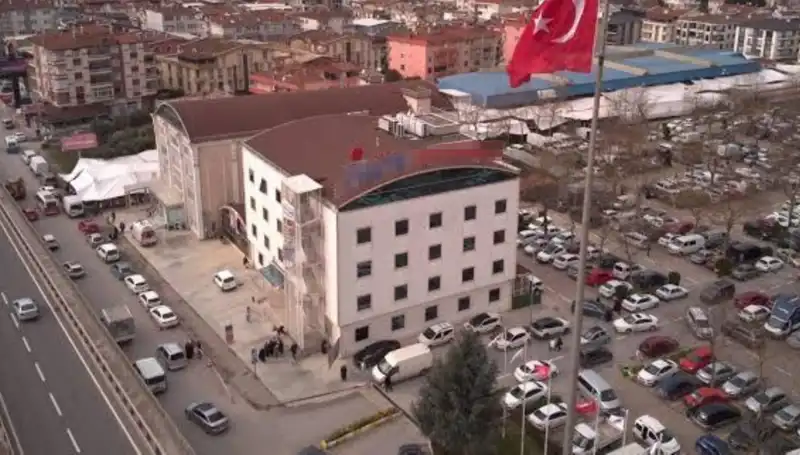 :** Özel Hastaneye Deprem Mührü: Perde Betonları Kestiler Mi?**