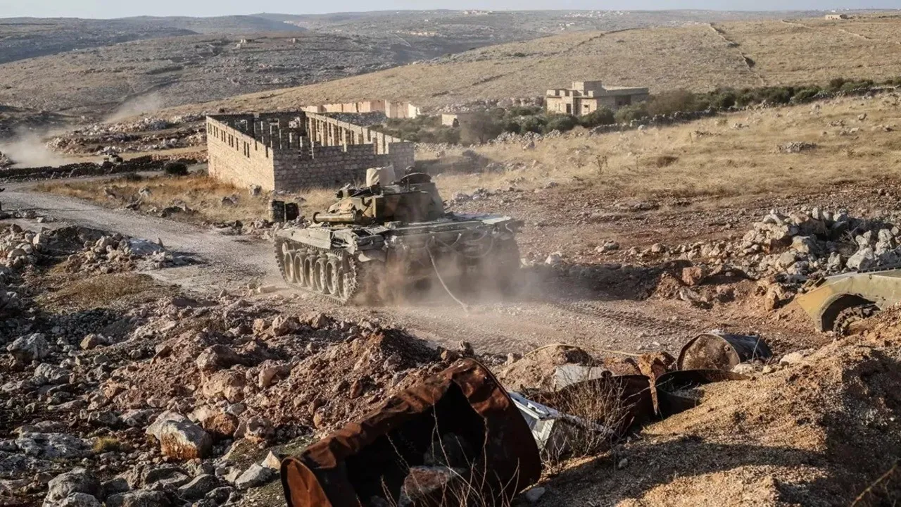 Suriye’de Çatışmalar Şiddetlendi: Rejim Karşıtı Gruplar Halep’e İlerliyor