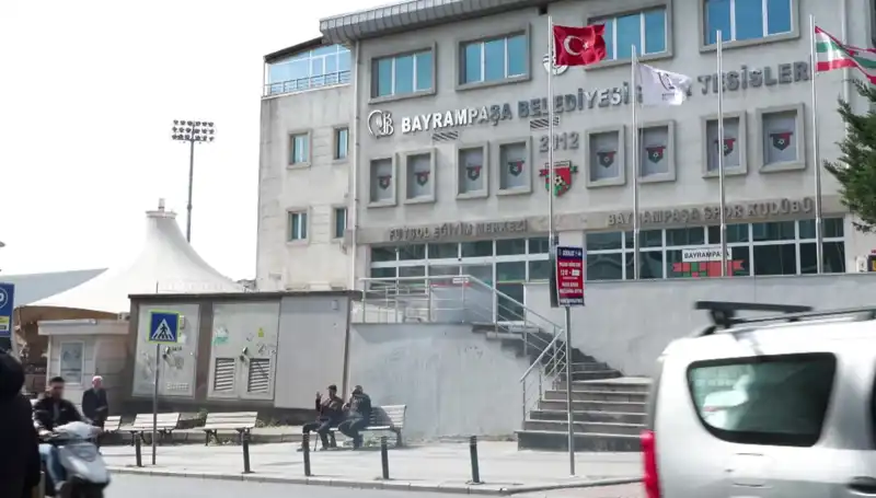 Arda Turan Spor Kompleksi'nde Otoparkı Bastığı Su Cilde Zarar Verdi