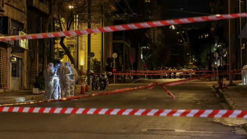 Atina'da Şüpheli Çantanın Patlaması: Güvenlik Önlemleri Artıyor
