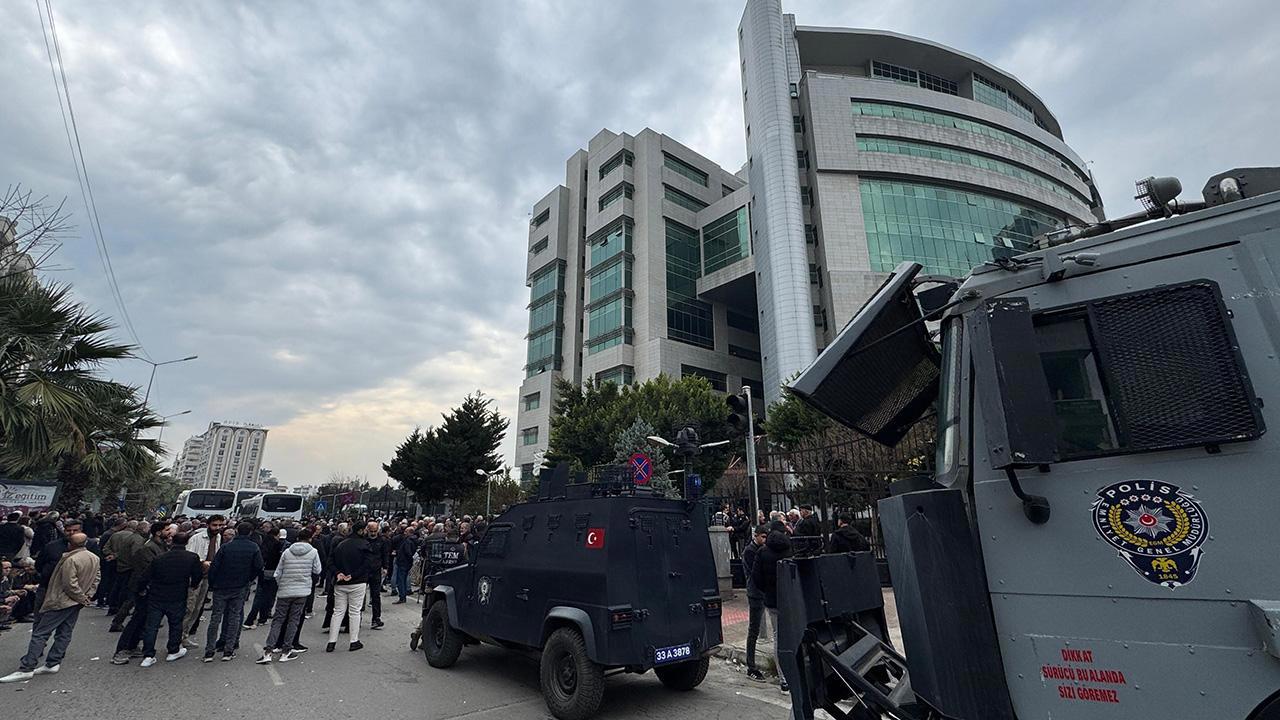 Akdeniz Belediye Başkanı Sarıyıldız Görevden Alındı
